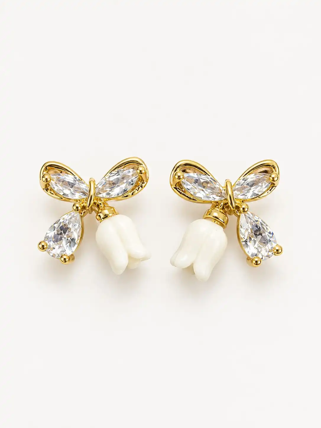 White Stone Bow With Tulip.