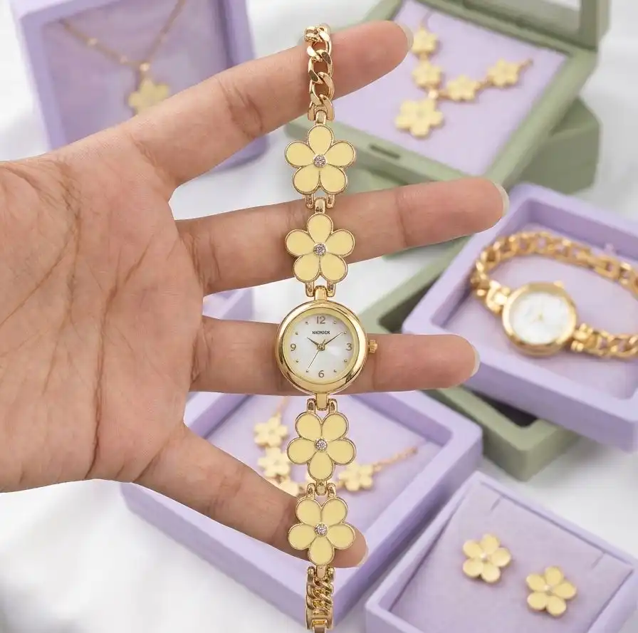 Anti-tarnish Golden Floral Bracelet Watch For Women. 4