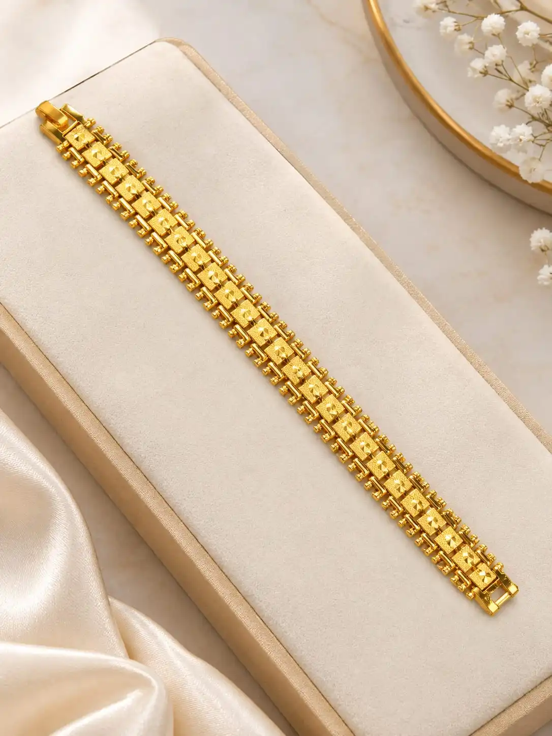 Golden Geometric Link Bracelet 1